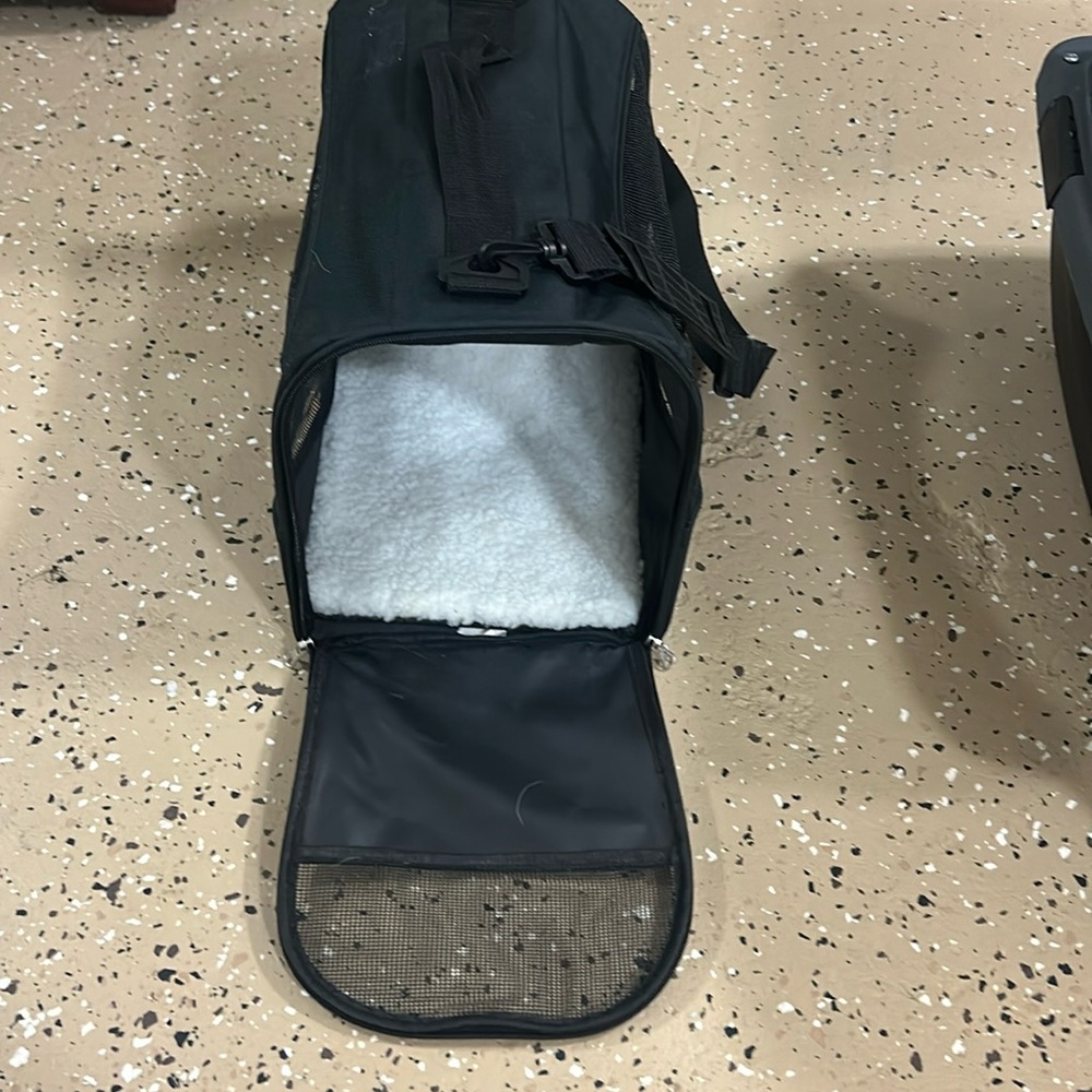 Collapsible Cat Carrier